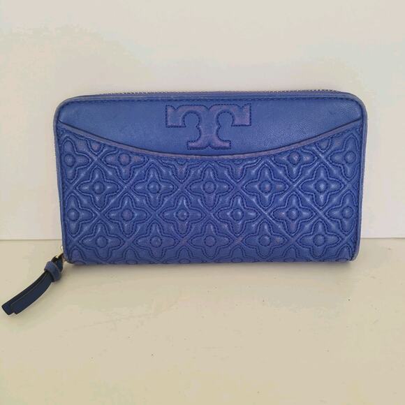 Tory Burch Solid Blue Quilted Leather Zip Around Large Wallet Long Clutch Logo - Picture 1 of 9